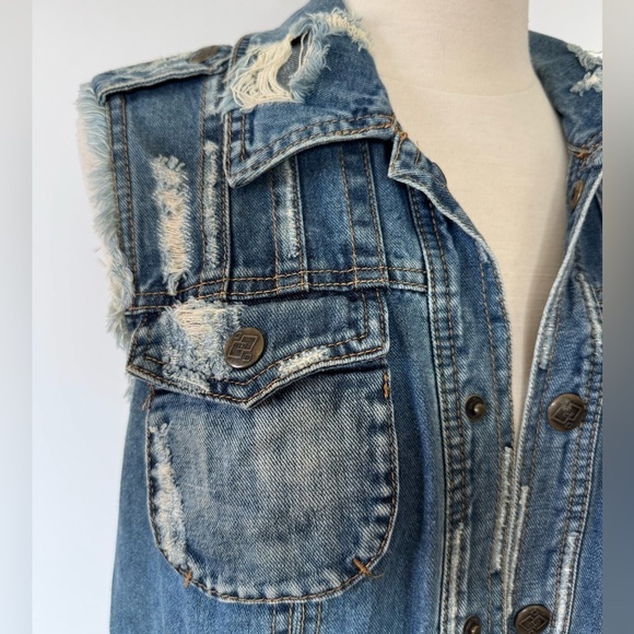 Free People crochet jeans Vest Jacket distressed Macrame Cargo Moody Blue Combo - Picture 6 of 11